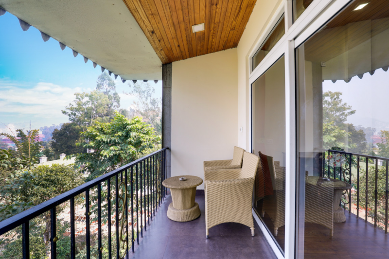 Deluxe Mountain View Room with Private Balcony