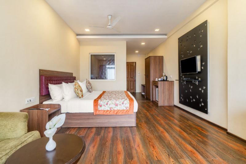 Deluxe Mountain View Room with Private Balcony
