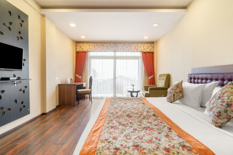 Deluxe Mountain View Room with Private Balcony