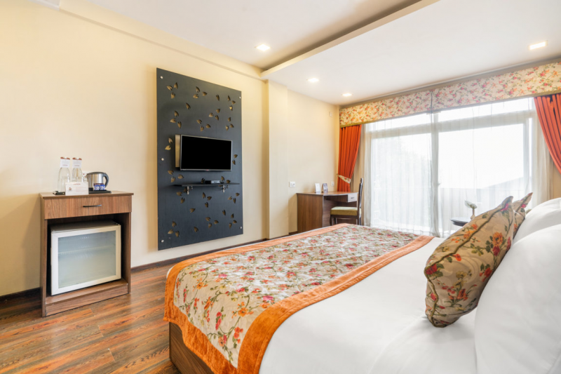 Deluxe Mountain View Room with Private Balcony