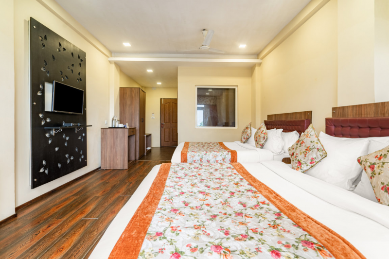 Family Mountain View Room with Private Balcony