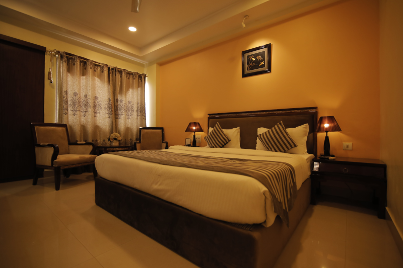 Elegant Executive (Palace)