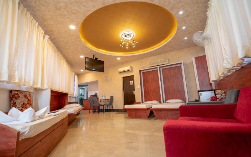 Large Penthouse Studio