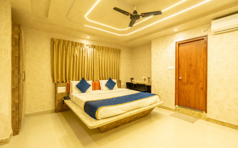 Studio W Bathtub & Kitchenette