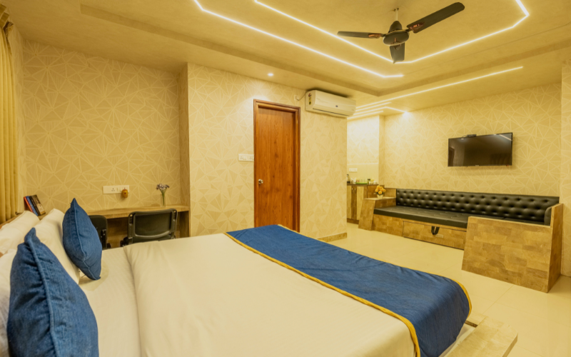 Studio W Bathtub & Kitchenette