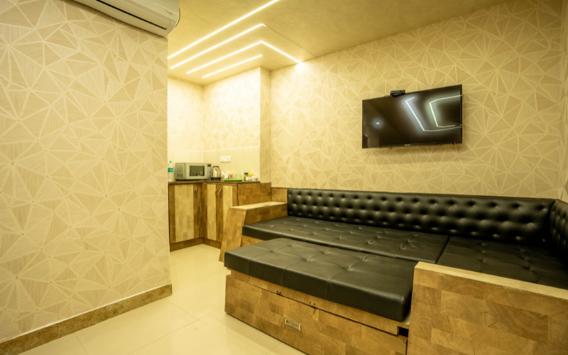 Studio W Bathtub & Kitchenette