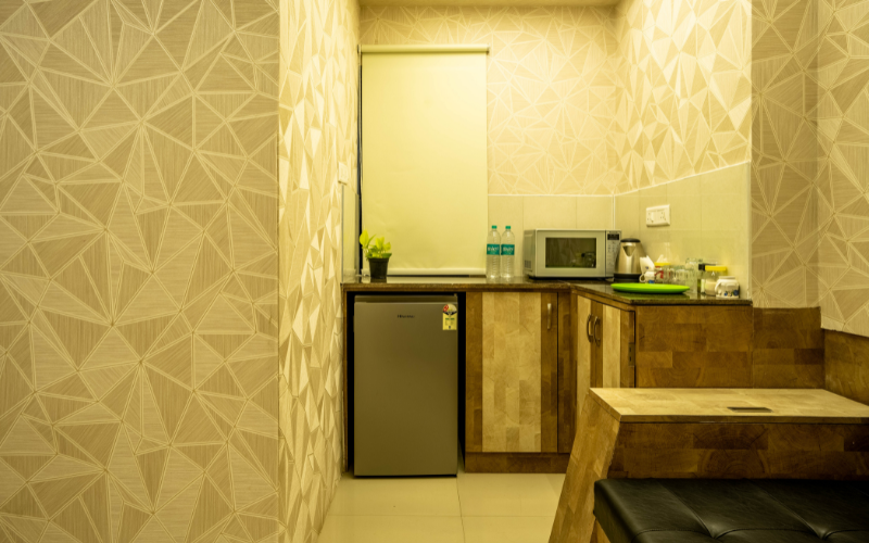 Studio W Bathtub & Kitchenette