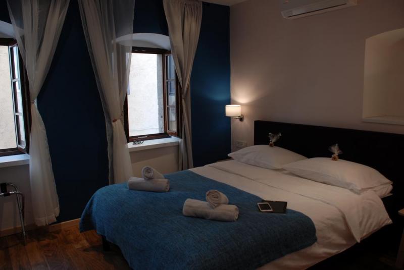 Old Town Inn: Small double room