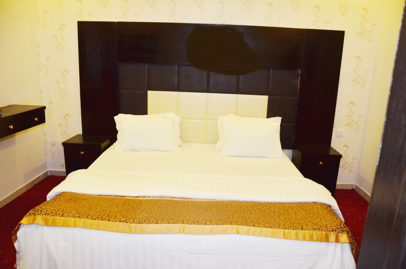 King Bed Room | غرفه سرير مزدوج