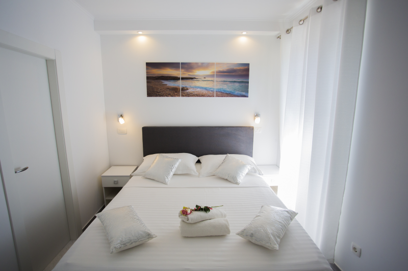 Deluxe Double Room - Nirvana Split