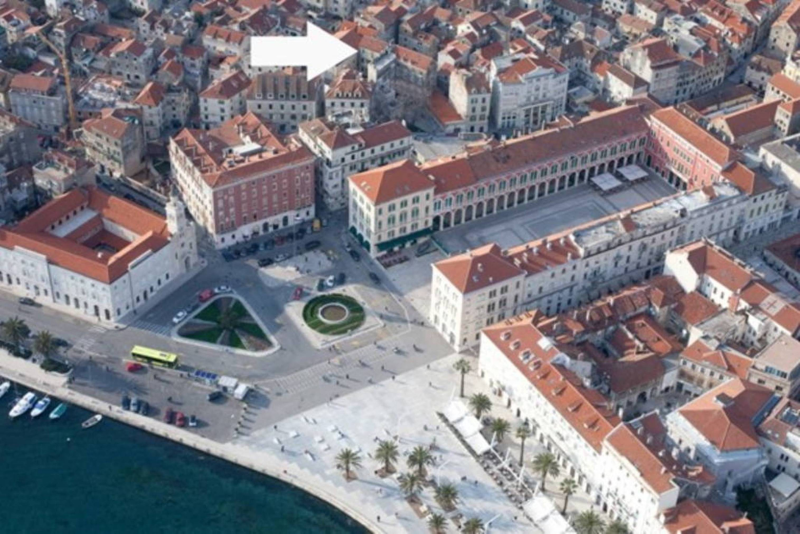 Two-Bedroom Apartment with Balcony - Old Town