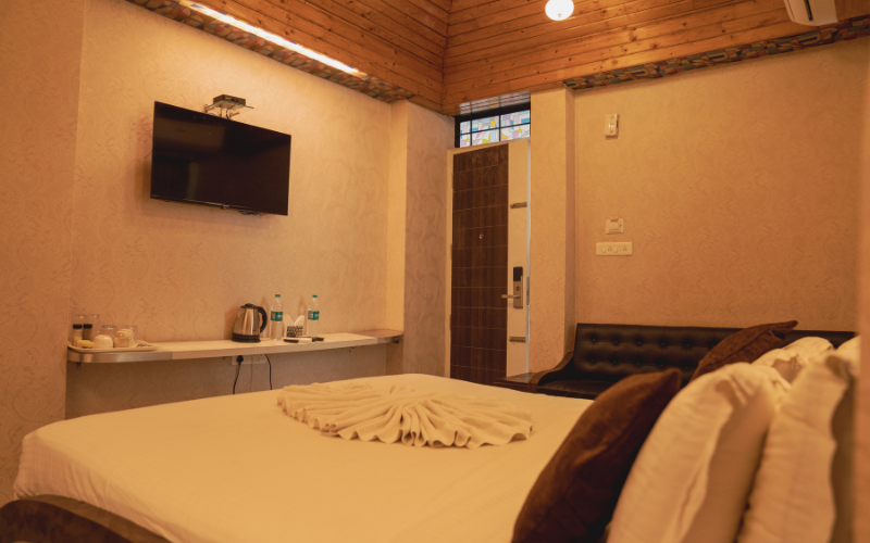 Penthouse Room W Bathtub