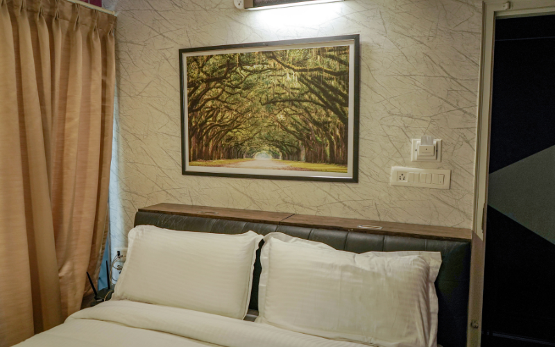 Luxury Queen Room