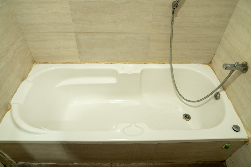 Penthouse Quad W/ Bathtub
