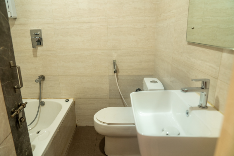 Penthouse Quad W/ Bathtub