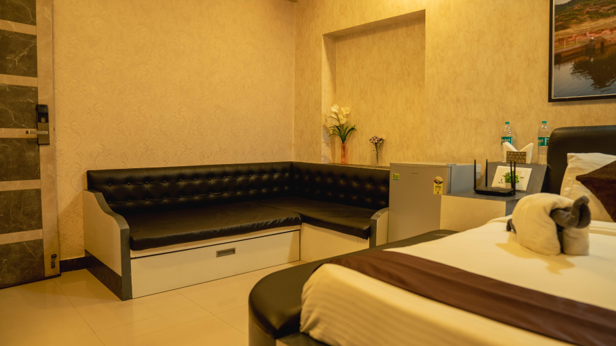 2 B.R Studio W/ Sitout, Kitchen & Bathtub