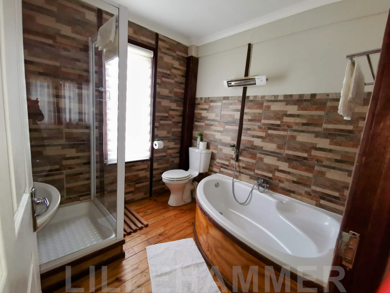 Chalets (8 Sleeper Self-Catering)