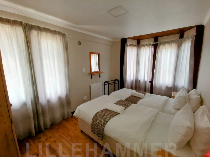 Chalets (8 Sleeper Self-Catering)