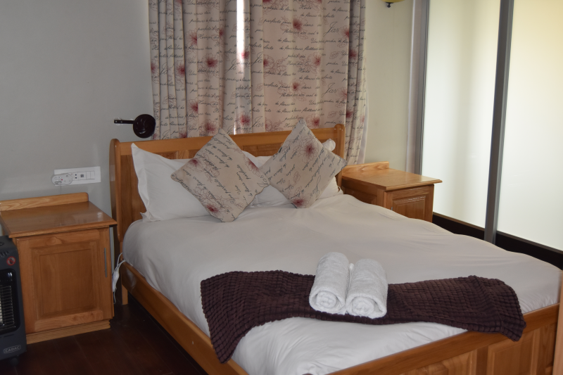 Chalets (8 Sleeper Self-Catering)