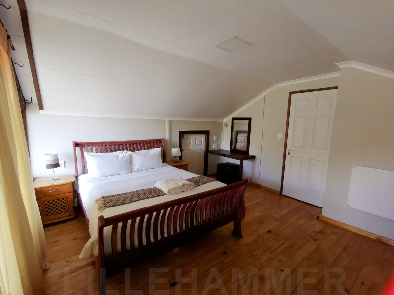 Chalets (8 Sleeper Self-Catering)
