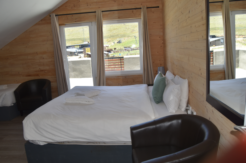 Tirol and Vail Apartment (4 Sleeper)