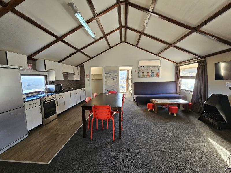 Aspen Top Apartment (6 Sleeper Self-catering)