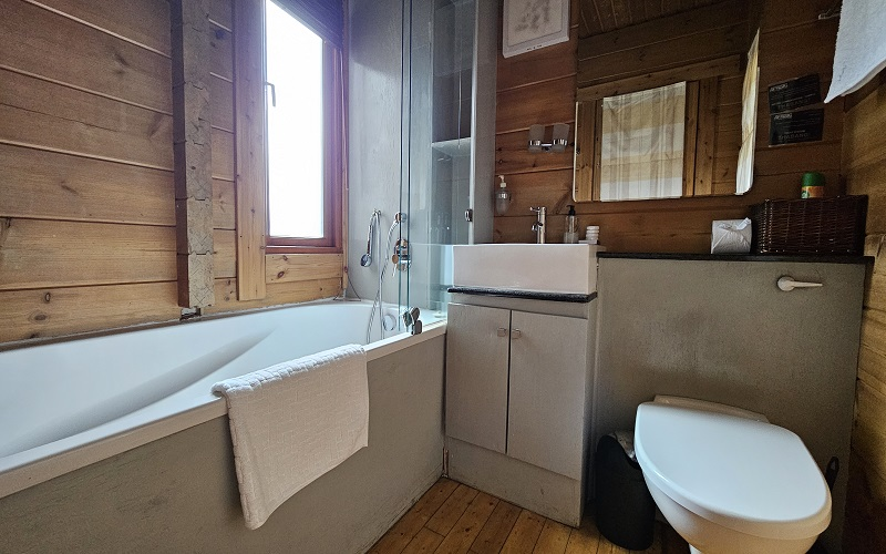 Imoya Chalet (10 Sleeper Self-Catering)