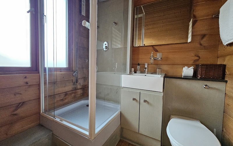 Imoya Chalet (10 Sleeper Self-Catering)