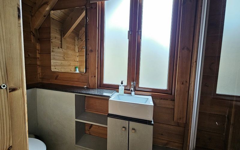 Imoya Chalet (10 Sleeper Self-Catering)