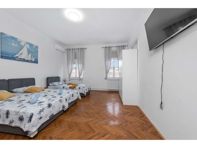 La Guardia Apartment
