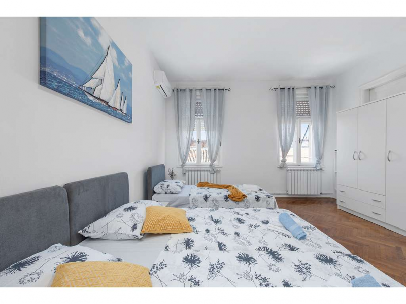 La Guardia Apartment
