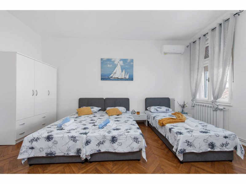 La Guardia Apartment
