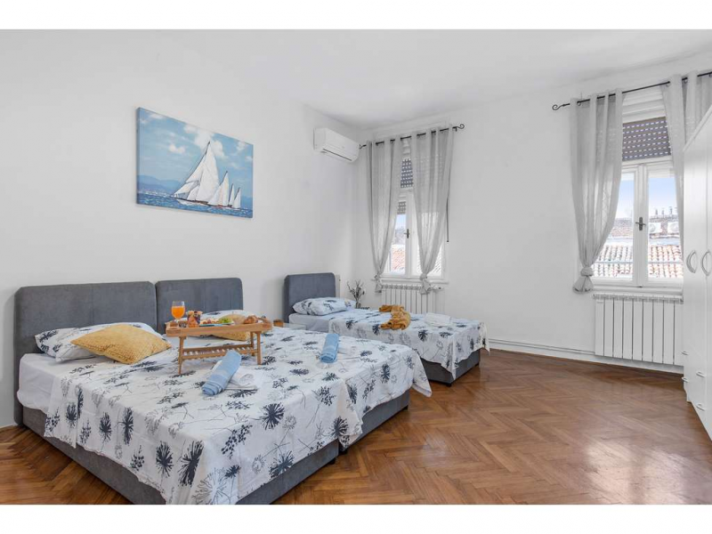 La Guardia Apartment