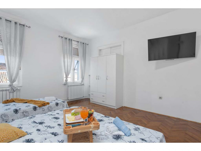 La Guardia Apartment
