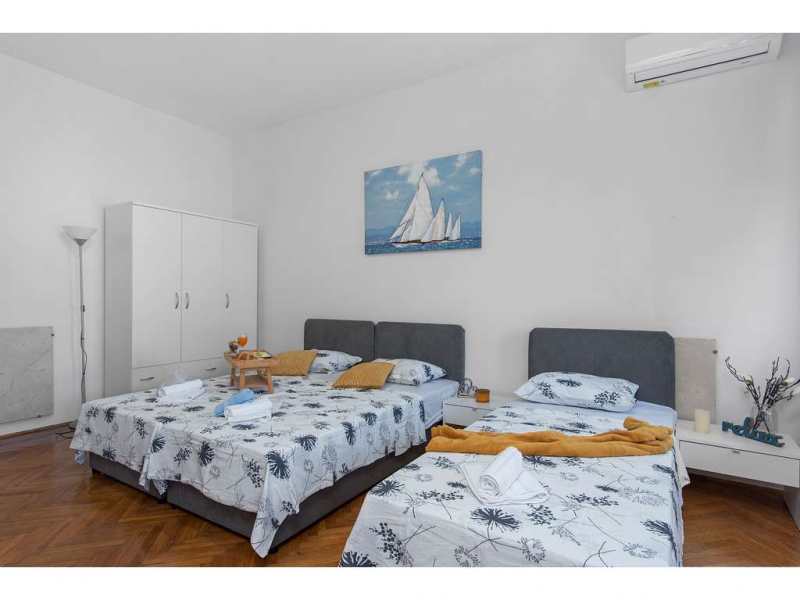 La Guardia Apartment