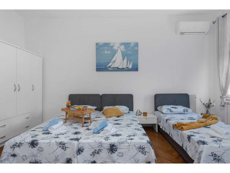 La Guardia Apartment