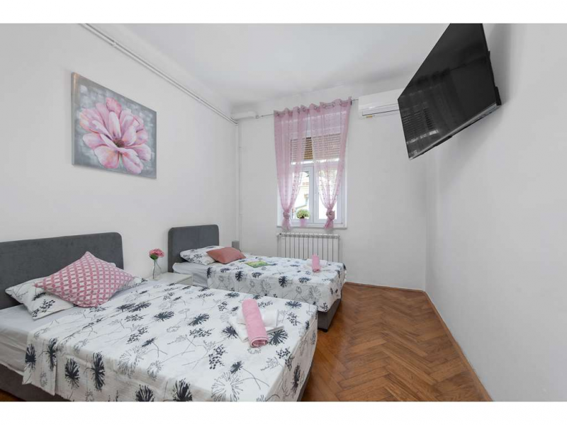 La Guardia Apartment