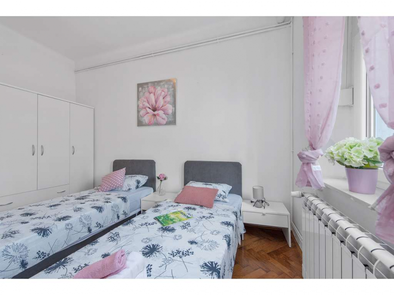 La Guardia Apartment
