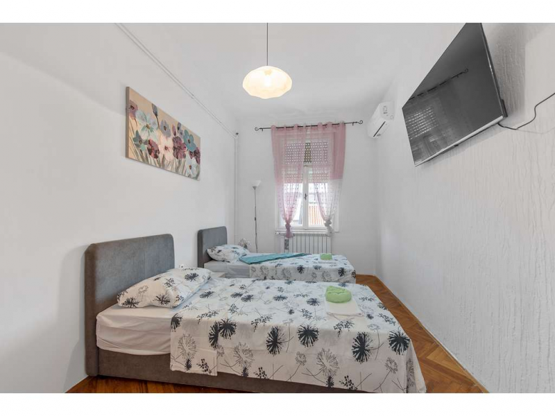 La Guardia Apartment
