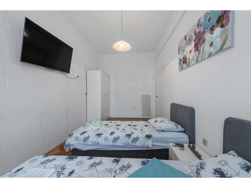 La Guardia Apartment