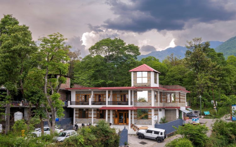 The Birdhouse Villa, Bir