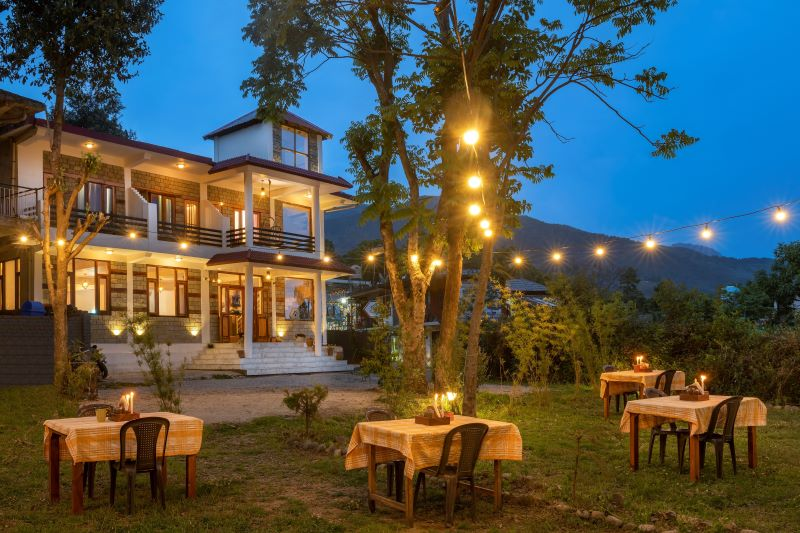 The Birdhouse Villa, Bir