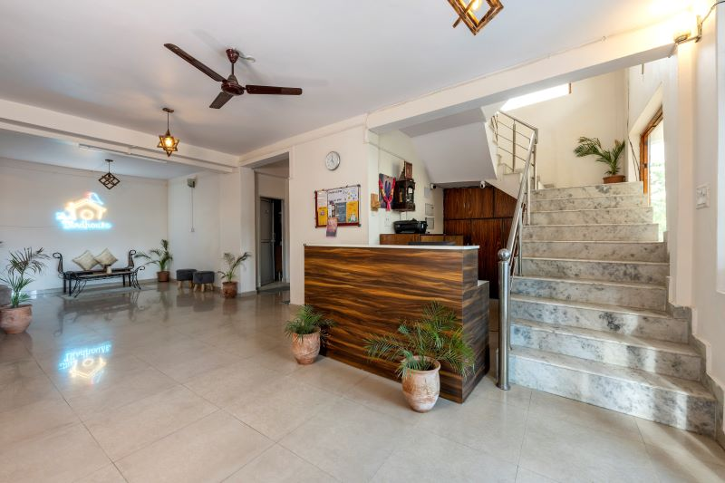 The Birdhouse Villa, Bir