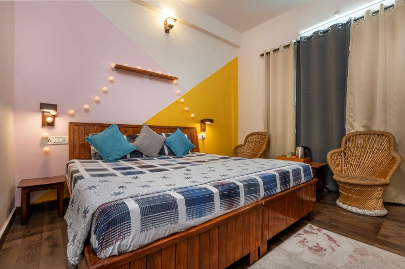 The Birdhouse Villa, Bir