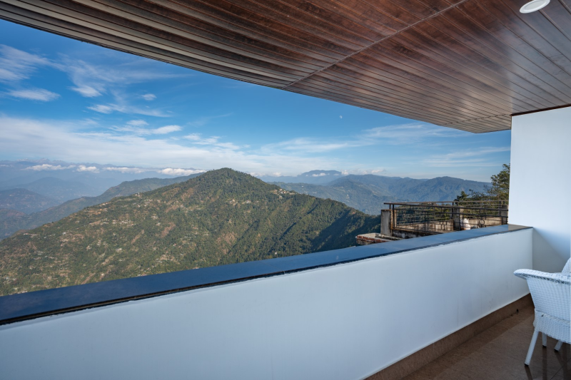 Penthouse with Balcony, Mountain & River View
