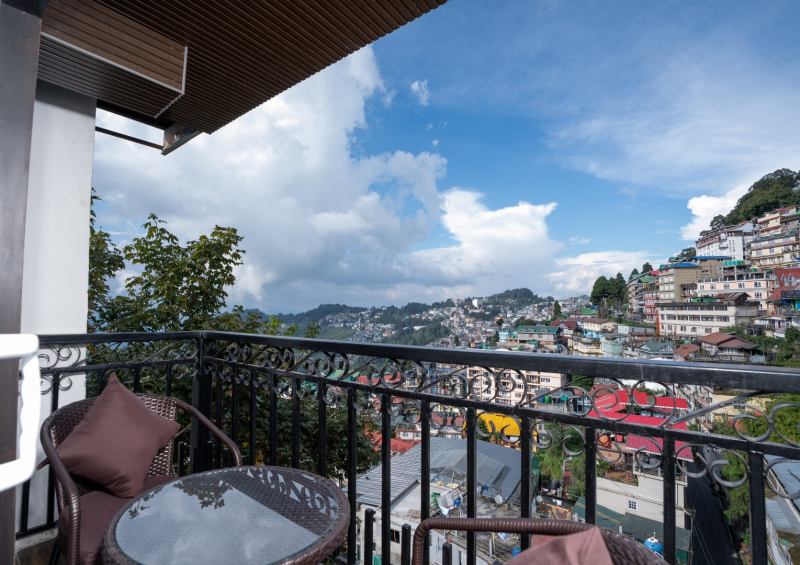 Premium View Room with Balcony & Bathtub