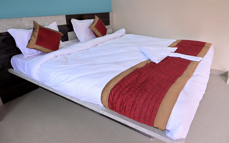 Siddhi Vinayak Hotel & Banquet