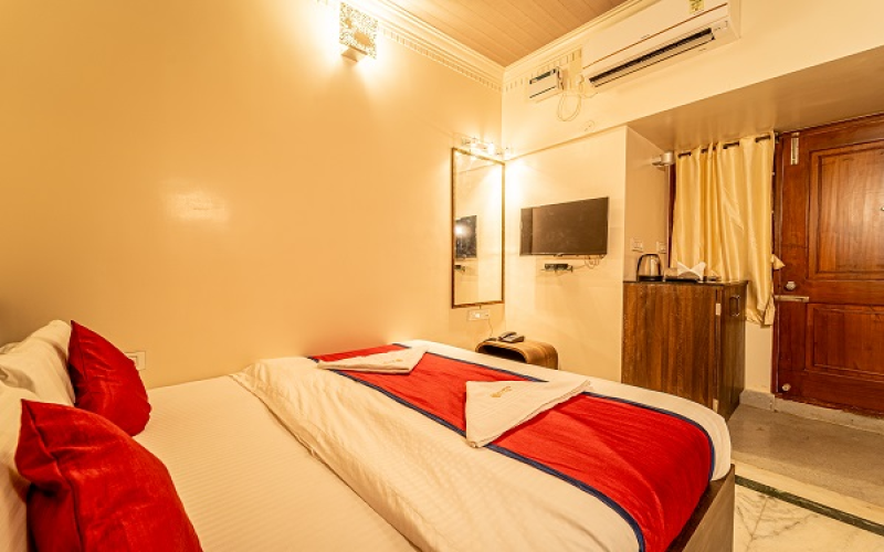Luxury Queen Room