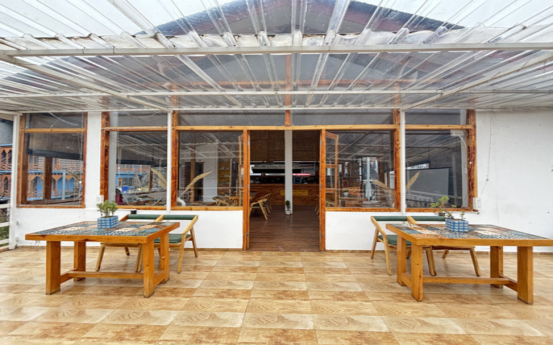 Young Monk Hostel Jibhi