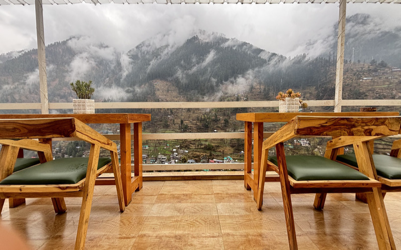 Young Monk Hostel Jibhi